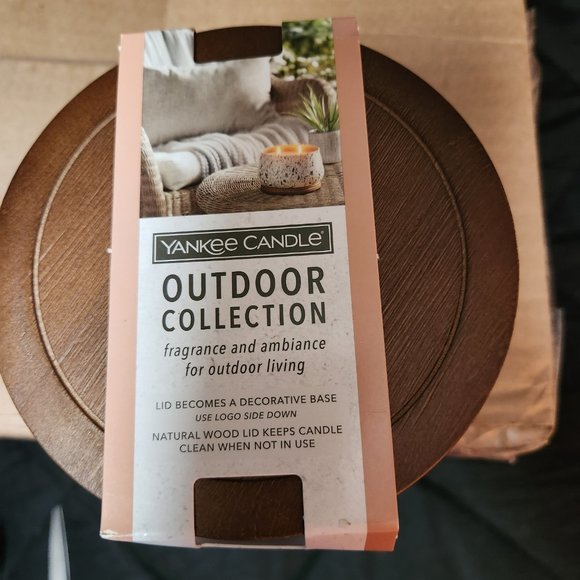 Brand New ! Yankee Candle Outdoor Large Ocean Hibiscus 2-Wick - Picture 2 of 6